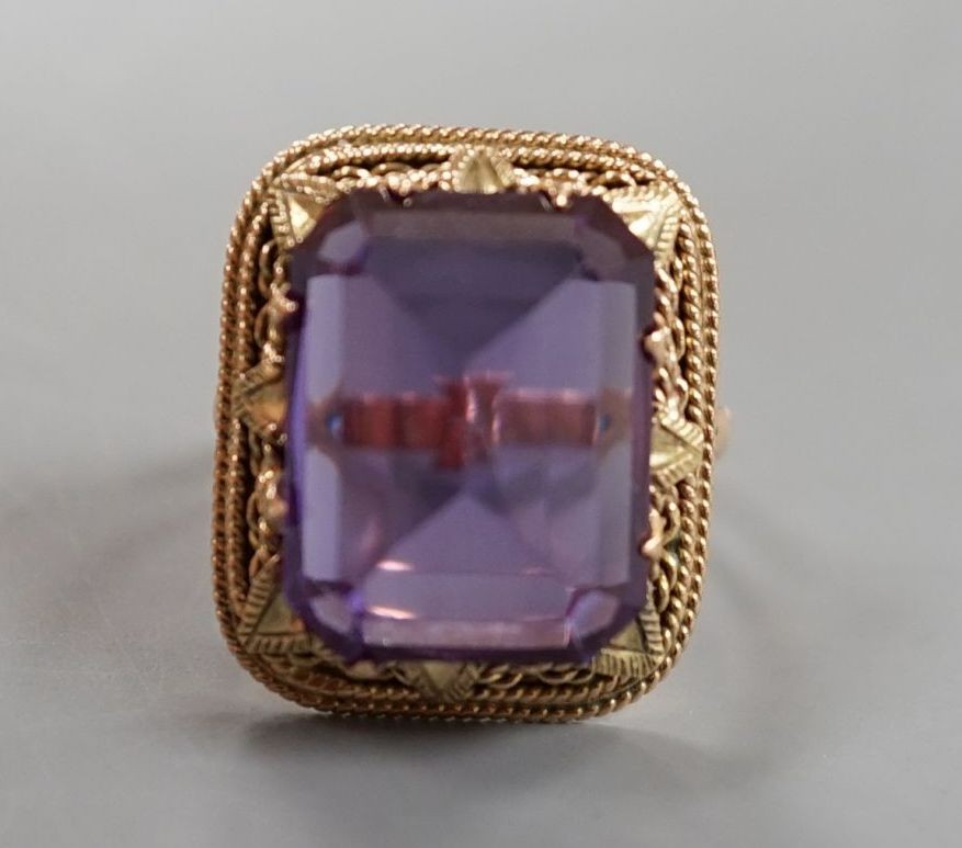 A 20th century Egyptian yellow metal and fancy cut synthetic colour change corundum set dress ring, size M/N, gross weight 9 grams.